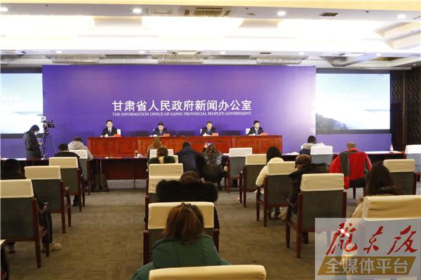慶陽(yáng)市8個(gè)縣（區(qū)）、570個(gè)貧困村、14.99萬(wàn)戶61.05萬(wàn)貧困人口全部脫貧