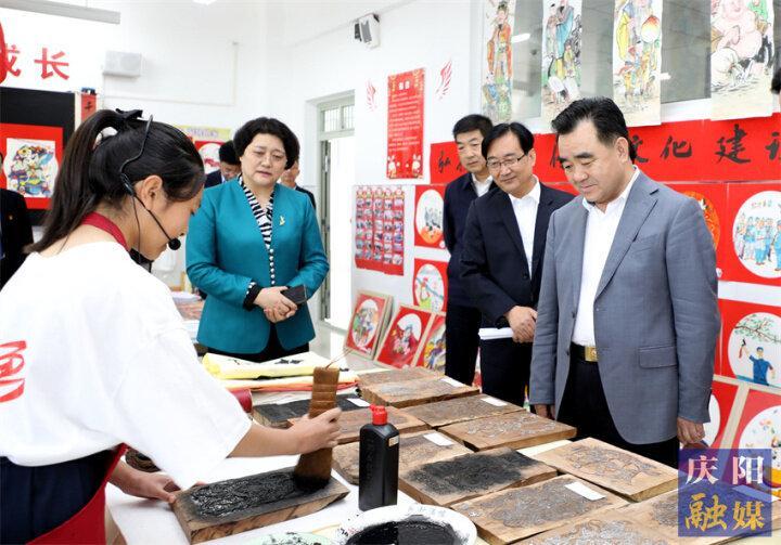向全市少年兒童致以節(jié)日祝福！黃澤元開展“六一”國際兒童節(jié)慰問活動(dòng)