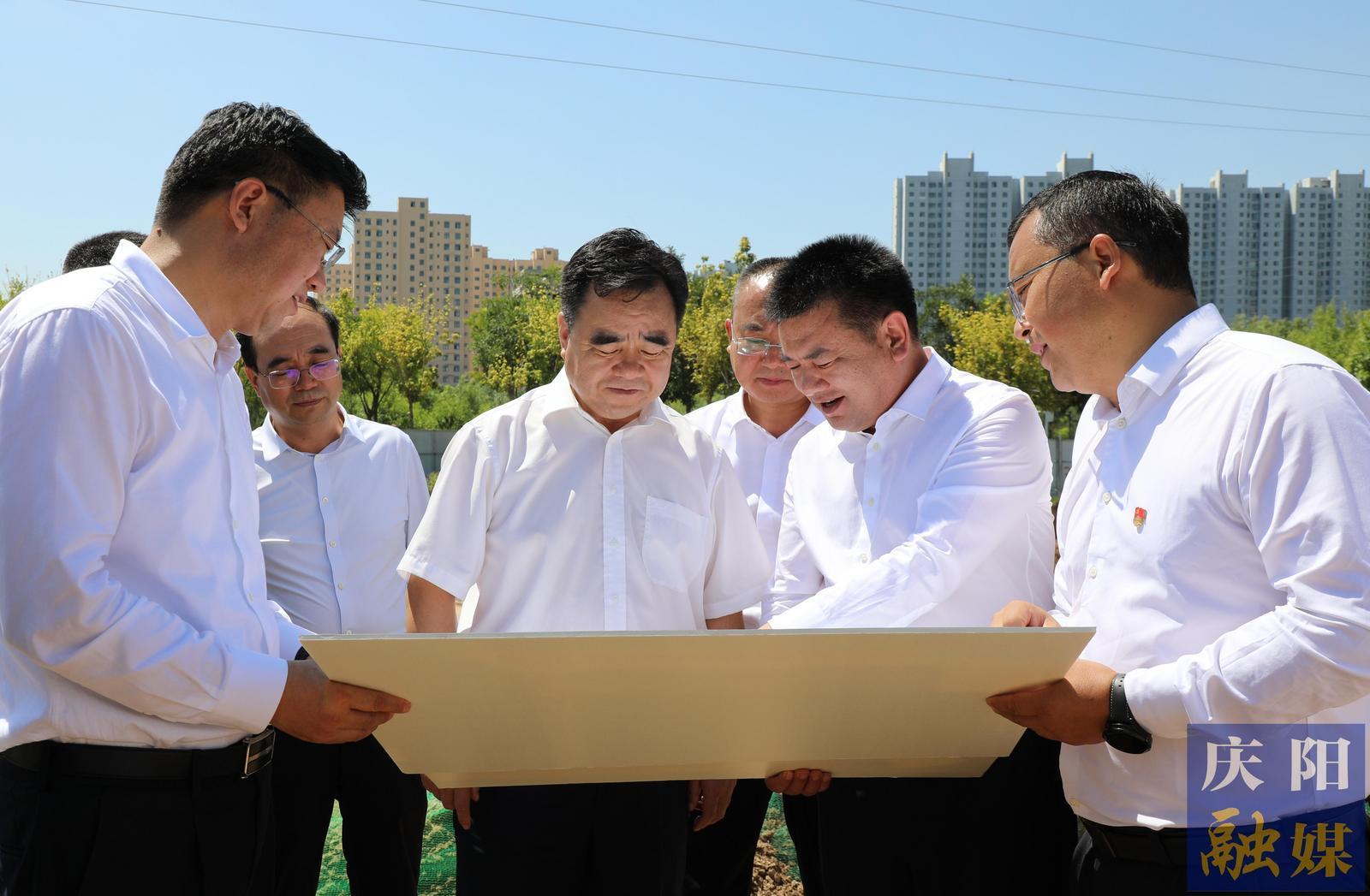 黃澤元在西峰區(qū)調(diào)研時(shí)強(qiáng)調(diào) 振奮精神堅(jiān)決扭轉(zhuǎn)工作被動局面 苦干實(shí)干努力完成全年目標(biāo)任務(wù)