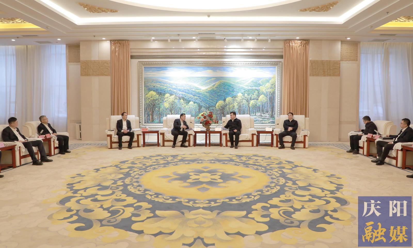 黃澤元周繼軍與中國鐵塔甘肅省分公司黨委書記、總經(jīng)理戴海兵一行座談