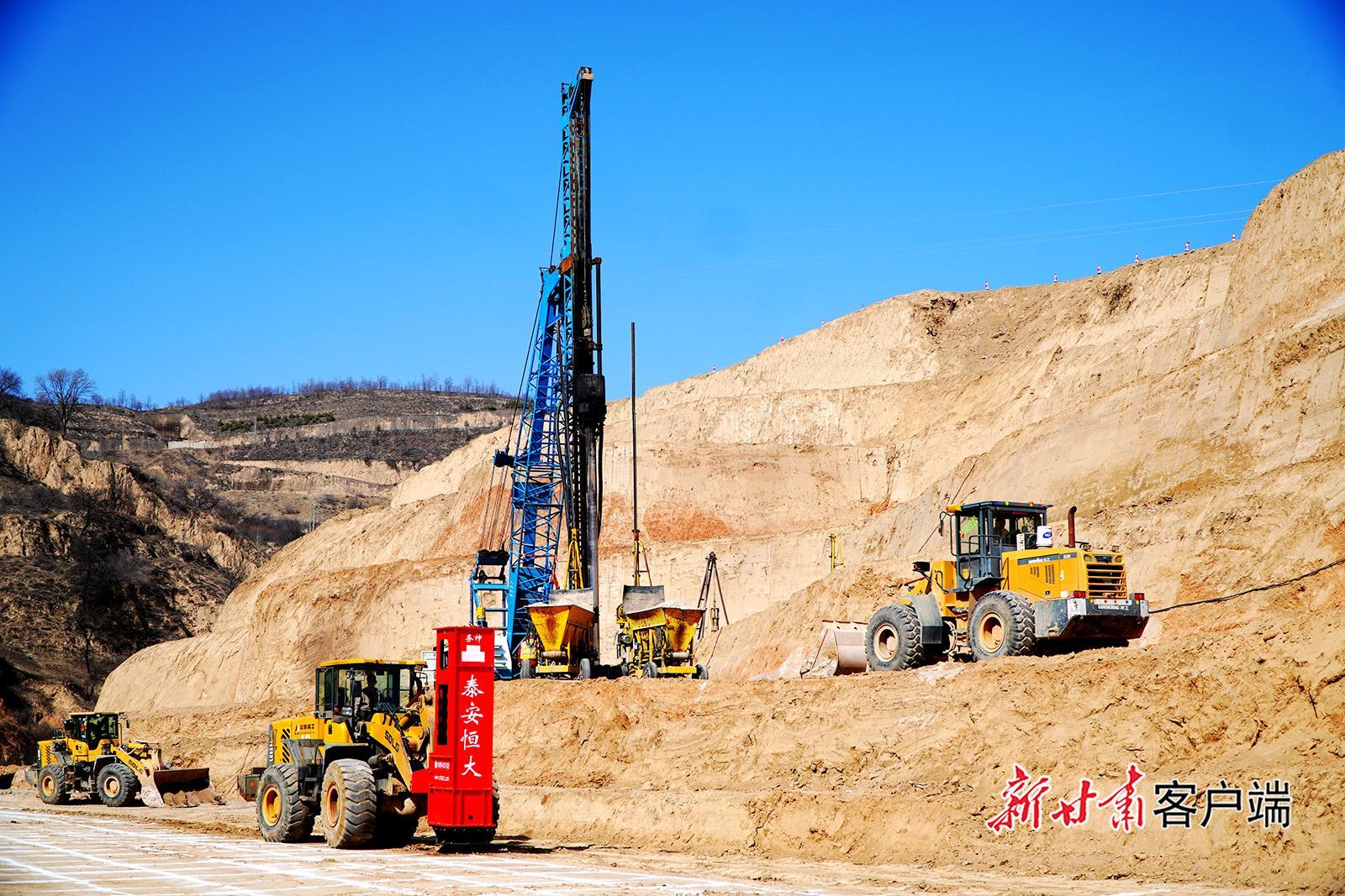 華池至二十里溝口段公路項目建設(shè)火熱進(jìn)行