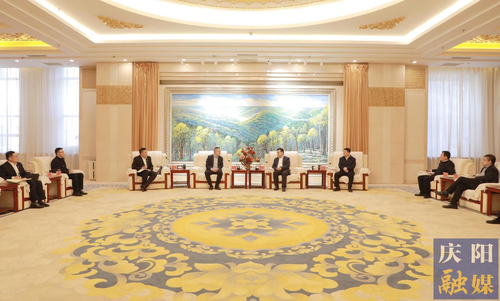 黃澤元周繼軍與中國農(nóng)業(yè)發(fā)展銀行甘肅省分行黨委書記、行長金雷一行座談