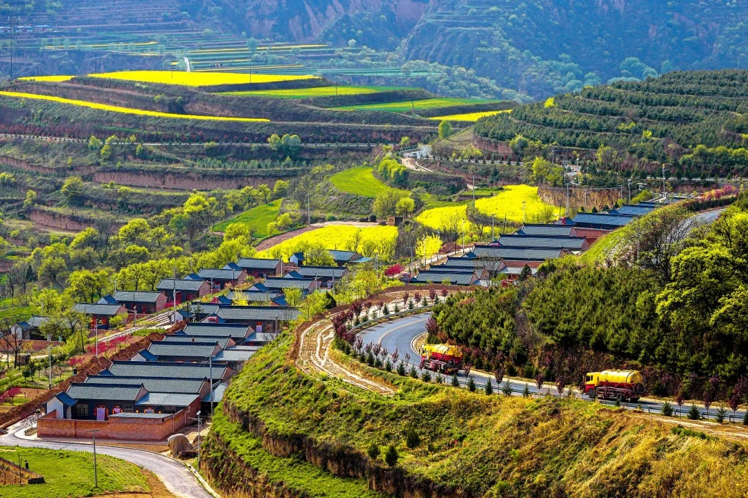 【“亮牌子、樹形象、展風(fēng)采”城鄉(xiāng)文明創(chuàng)建巡禮】慶陽市西峰區(qū)顯勝鄉(xiāng)毛寺村：“四維共進(jìn)” 繪就文明鄉(xiāng)村新畫卷